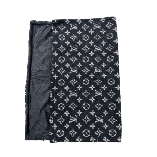 Soft blanket with brown print - Image 7