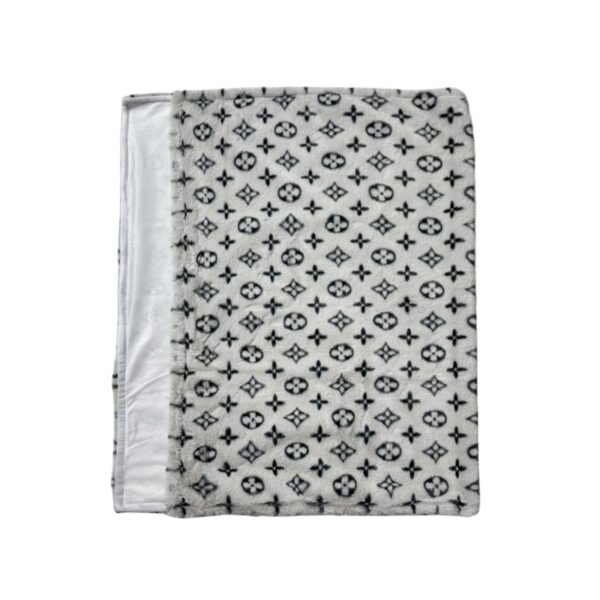 Soft blanket with brown print - Image 5
