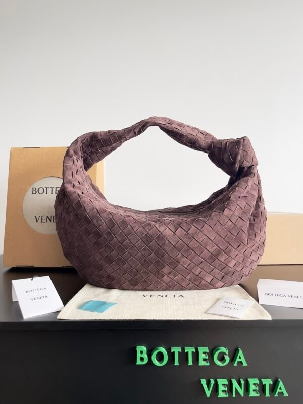 Gorgeous Designer Classic Shoulder Bag for Women