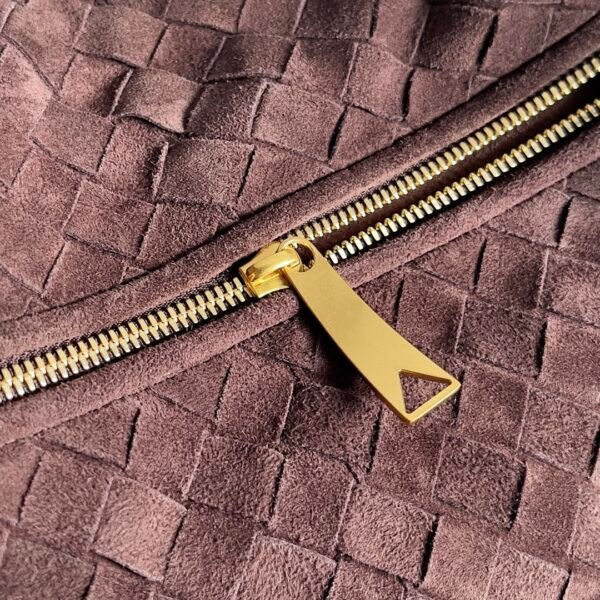 Gorgeous Designer Classic Shoulder Bag for Women - Image 8