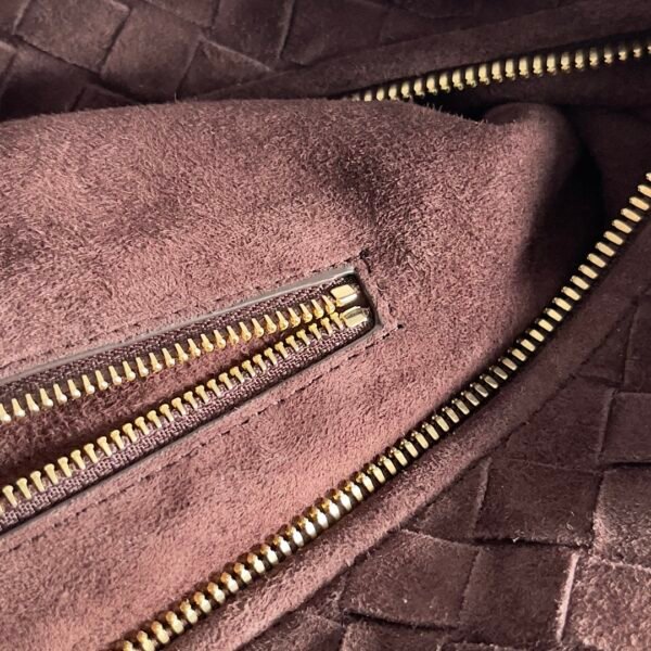 Gorgeous Designer Classic Shoulder Bag for Women - Image 9