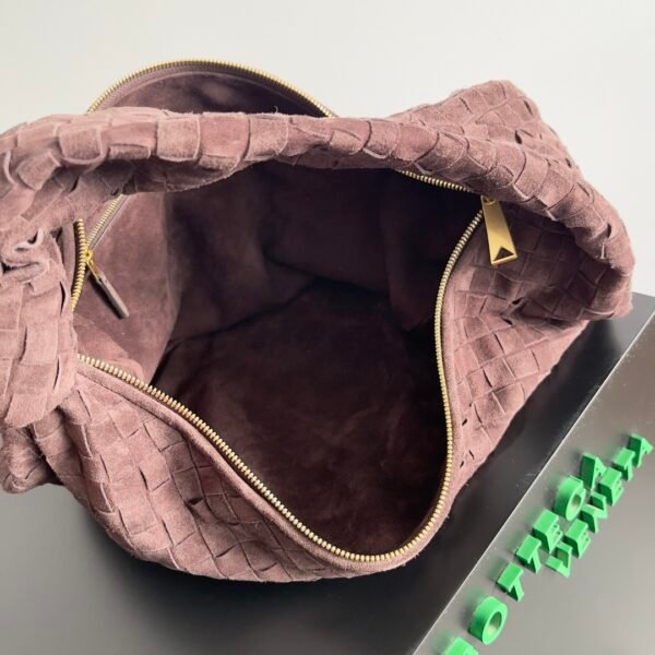 Gorgeous Designer Classic Shoulder Bag for Women - Image 10