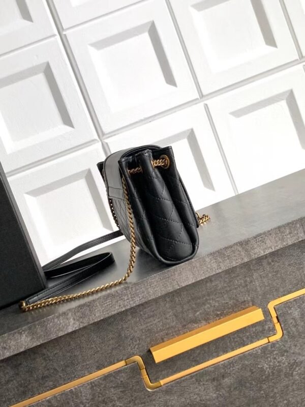 Luxurious high-end designer bag - Image 4