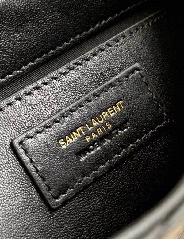 Luxurious high-end designer bag - Image 17