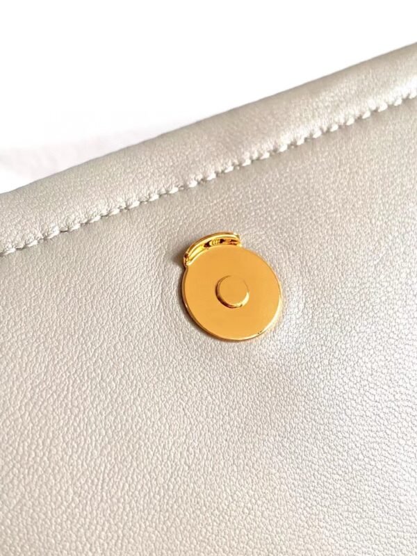 Luxurious high-end designer bag - Image 30