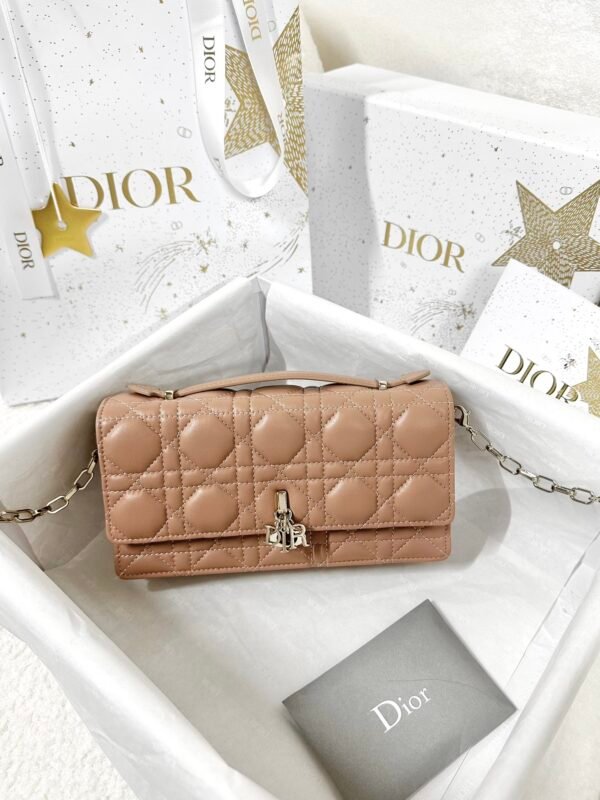 Pink luxury high-end women's handbag - Image 4