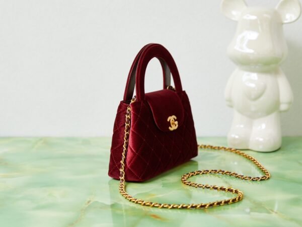 Stylish Luxury Designer Classic Handbag - Image 4