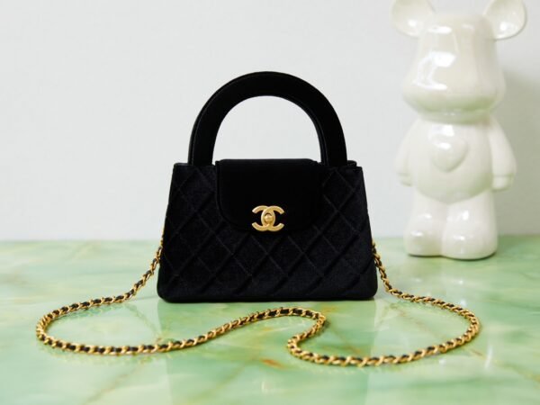 Stylish Luxury Designer Classic Handbag - Image 11
