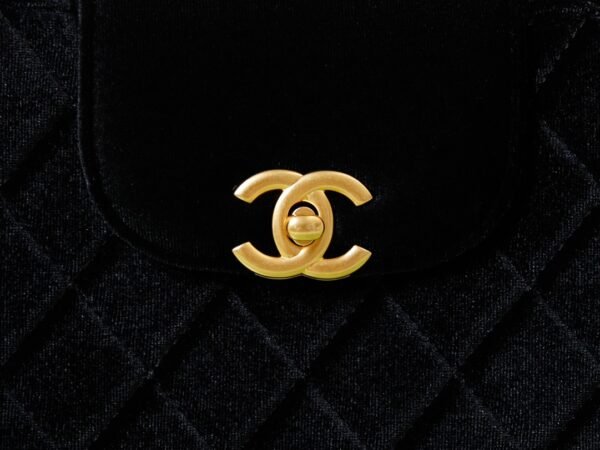Stylish Luxury Designer Classic Handbag - Image 12