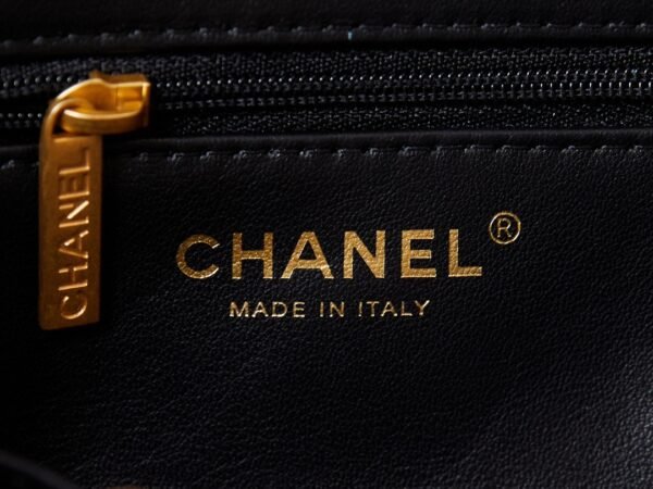 Stylish Luxury Designer Classic Handbag - Image 18