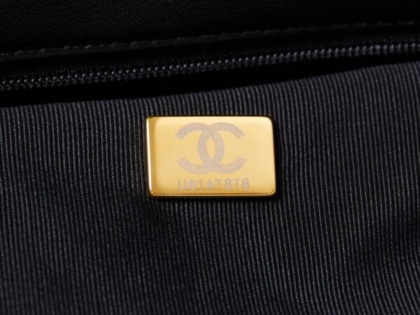 Stylish Luxury Designer Classic Handbag - Image 19