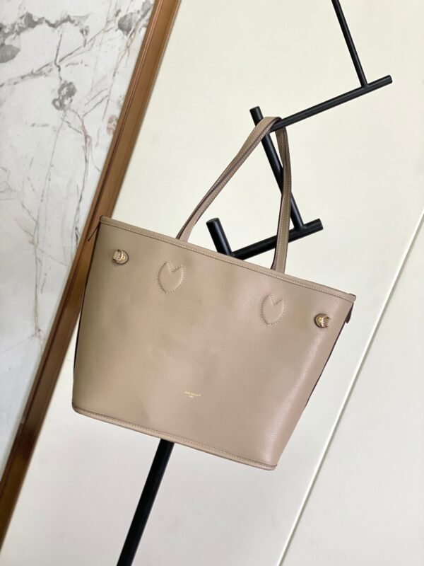 Gorgeous and Stylish Reversible Women's Handbag - Image 4
