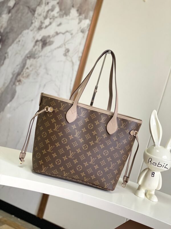 Gorgeous and Stylish Reversible Women's Handbag - Image 3