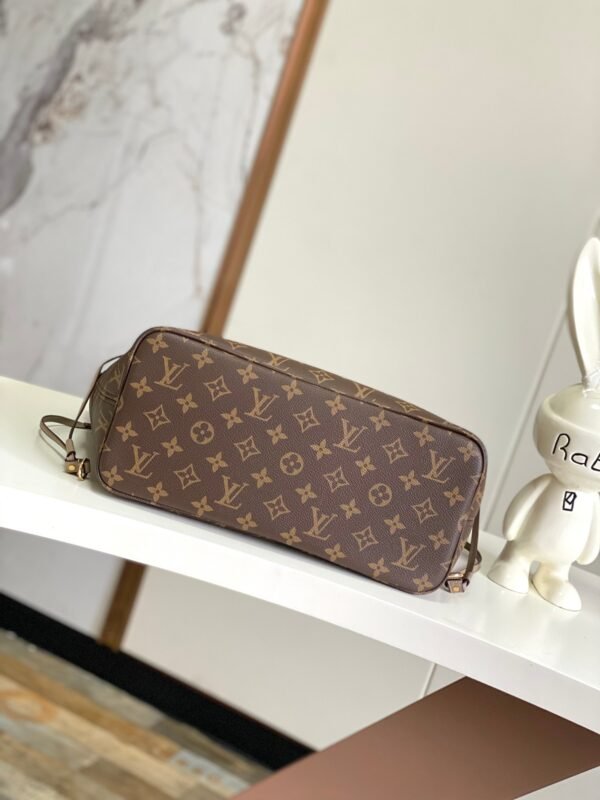 Gorgeous and Stylish Reversible Women's Handbag - Image 6