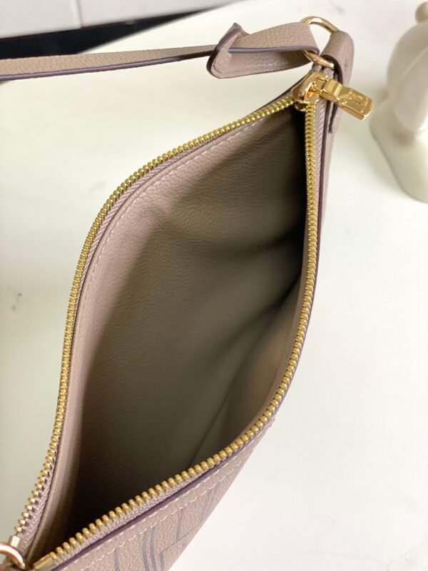 Gorgeous and Stylish Reversible Women's Handbag - Image 10