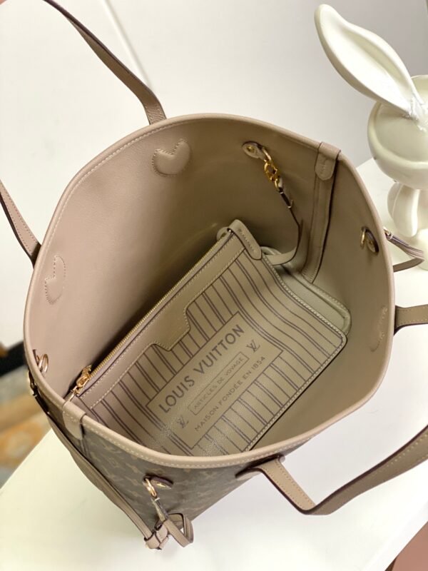 Gorgeous and Stylish Reversible Women's Handbag - Image 11