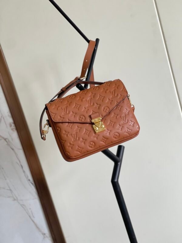Premium Luxury Designer Classic Style Messenger Bag - Image 12