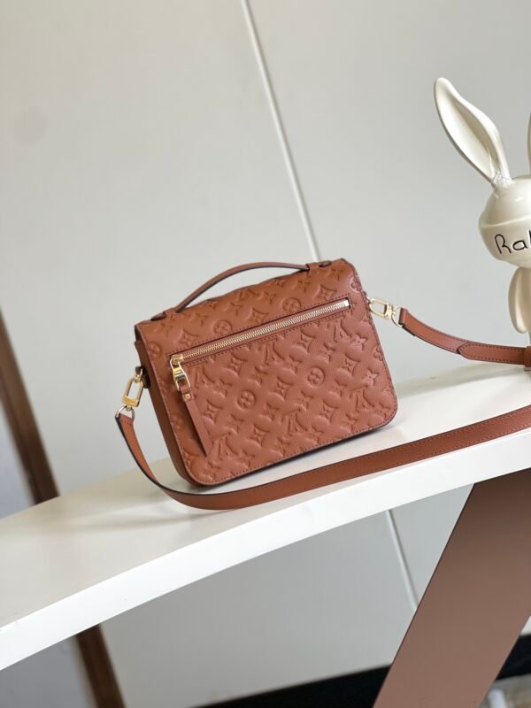 Premium Luxury Designer Classic Style Messenger Bag - Image 15