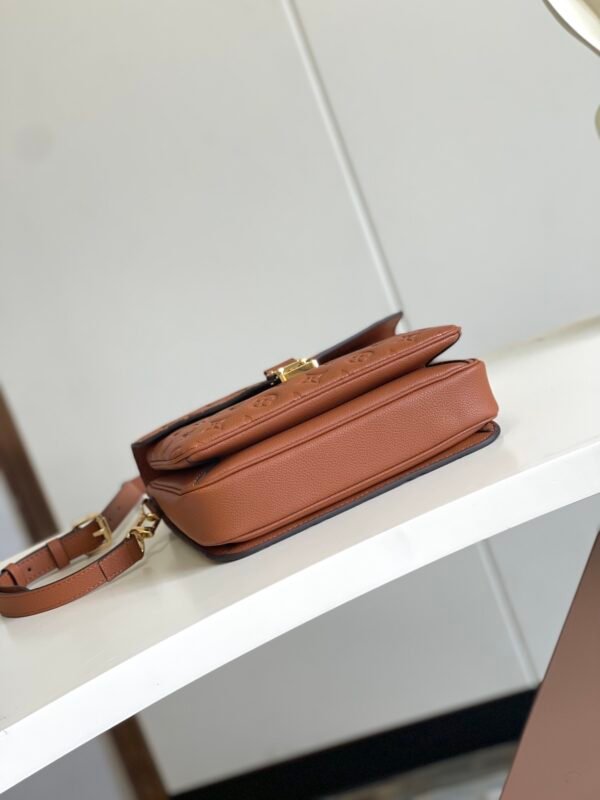 Premium Luxury Designer Classic Style Messenger Bag - Image 16