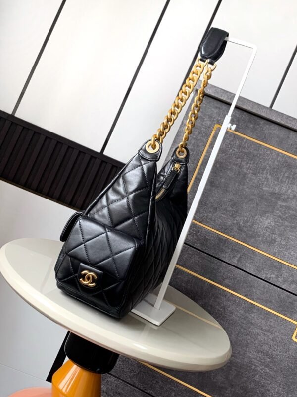 Fashionable and gorgeous black women's shoulder bag - Image 3