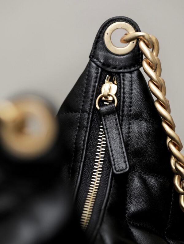 Fashionable and gorgeous black women's shoulder bag - Image 10
