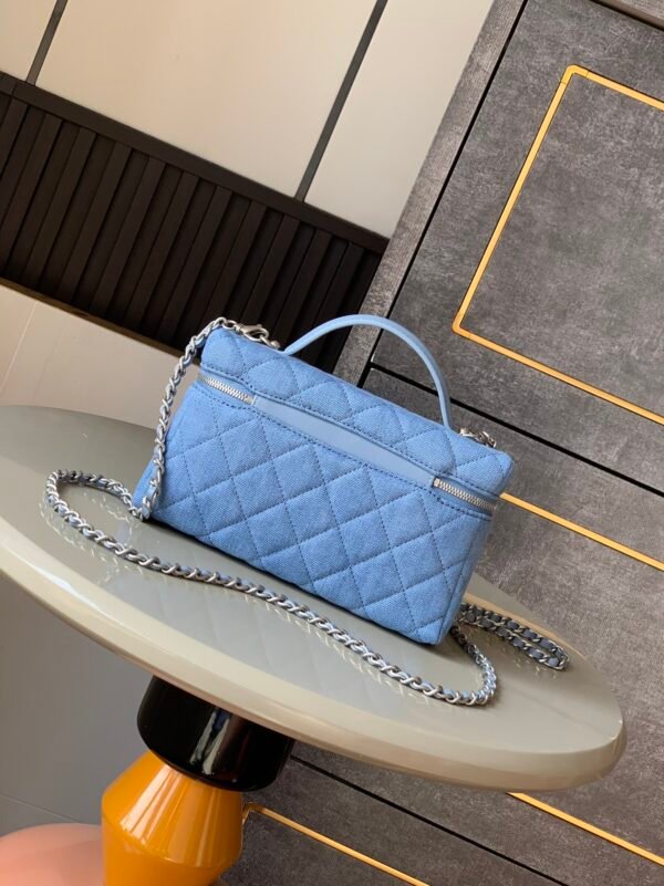 Stylish Luxury Classic Women's Handbag - Image 3