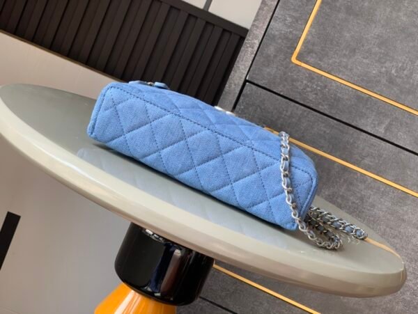 Stylish Luxury Classic Women's Handbag - Image 4