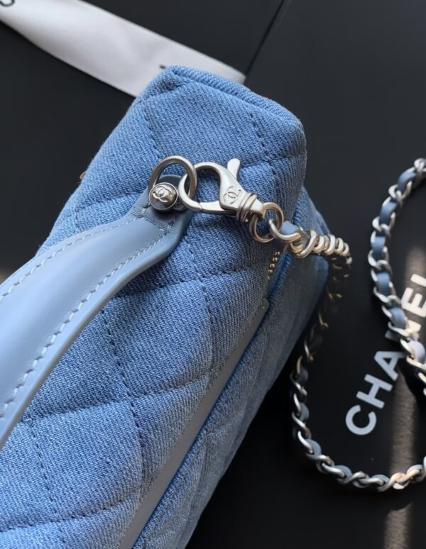 Stylish Luxury Classic Women's Handbag - Image 6