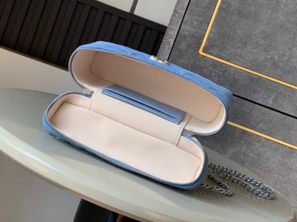Stylish Luxury Classic Women's Handbag - Image 7