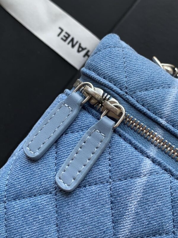 Stylish Luxury Classic Women's Handbag - Image 8
