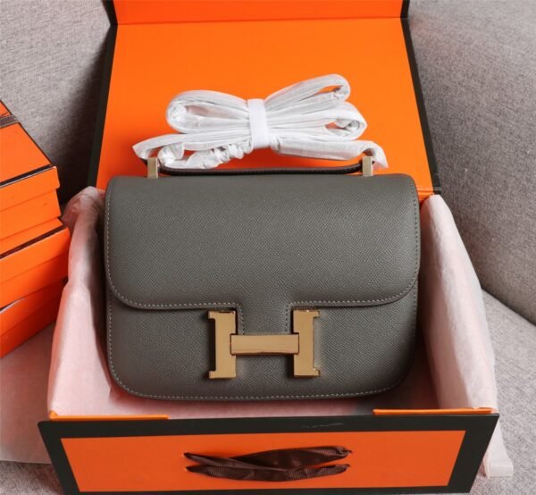 Gorgeous and stylish designer classic style shoulder bag - Image 2