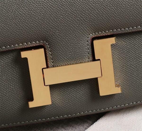 Gorgeous and stylish designer classic style shoulder bag - Image 6