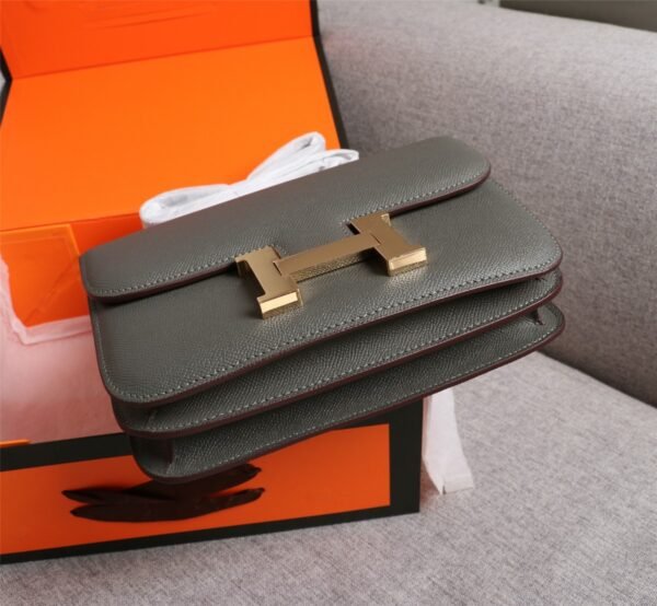Gorgeous and stylish designer classic style shoulder bag - Image 7