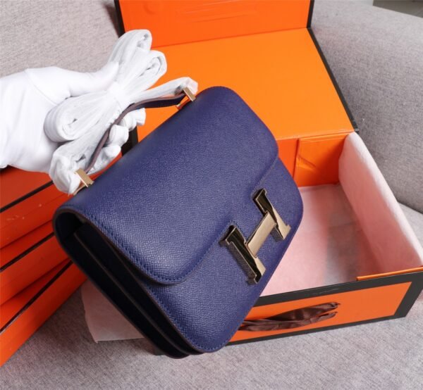 Gorgeous and stylish designer classic style shoulder bag - Image 12