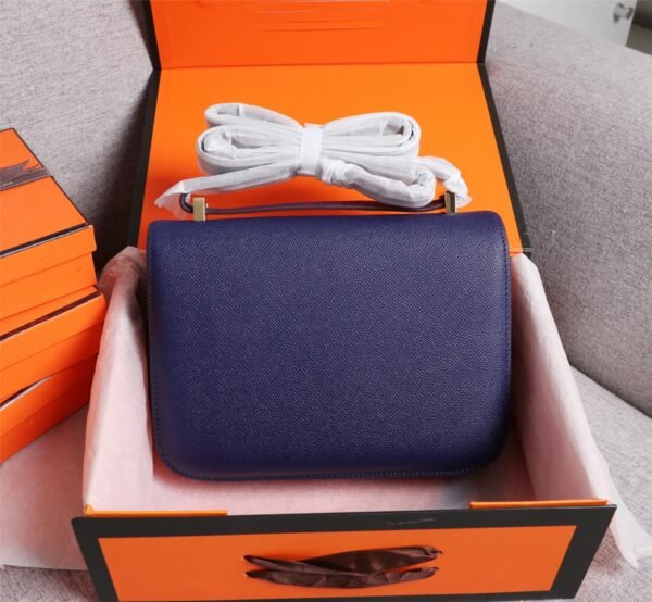 Gorgeous and stylish designer classic style shoulder bag - Image 13