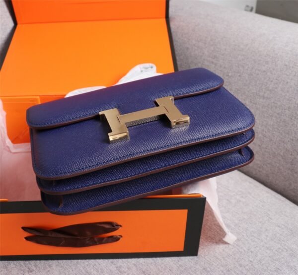 Gorgeous and stylish designer classic style shoulder bag - Image 14