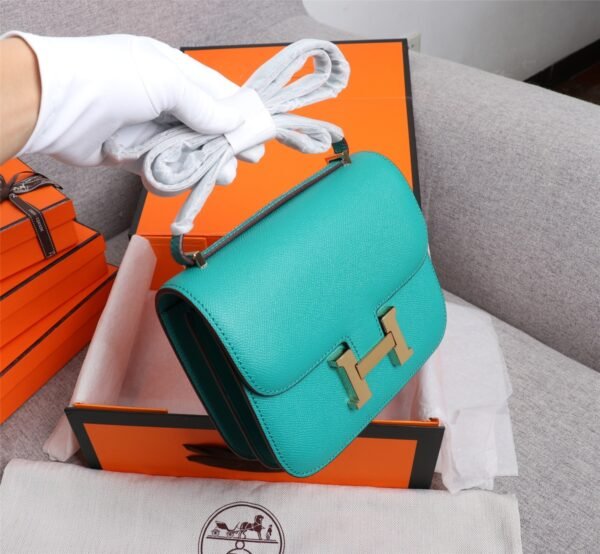 Gorgeous and stylish designer classic style shoulder bag - Image 21