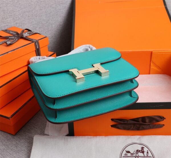 Gorgeous and stylish designer classic style shoulder bag - Image 22