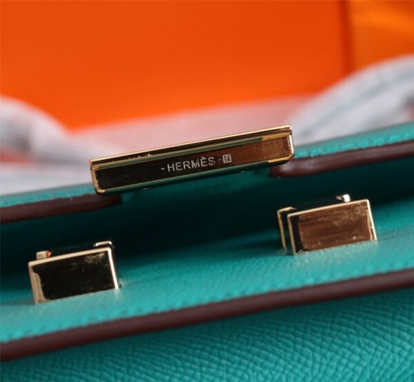 Gorgeous and stylish designer classic style shoulder bag - Image 26