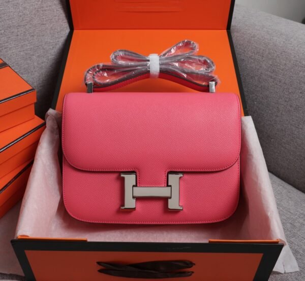 Gorgeous and stylish designer classic style shoulder bag - Image 29
