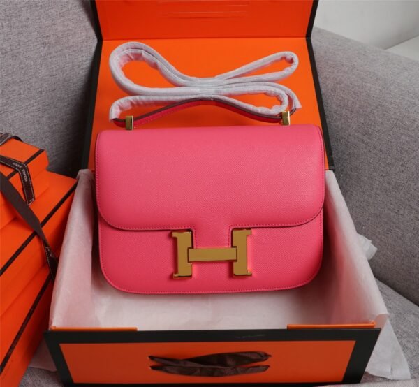 Gorgeous and stylish designer classic style shoulder bag - Image 38