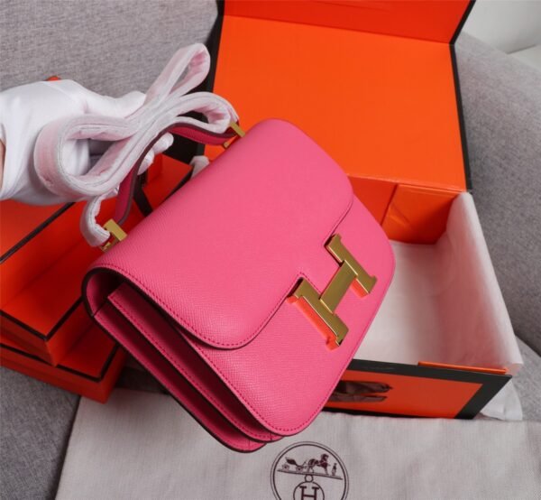 Gorgeous and stylish designer classic style shoulder bag - Image 39