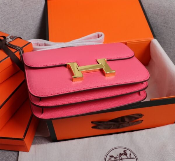 Gorgeous and stylish designer classic style shoulder bag - Image 40