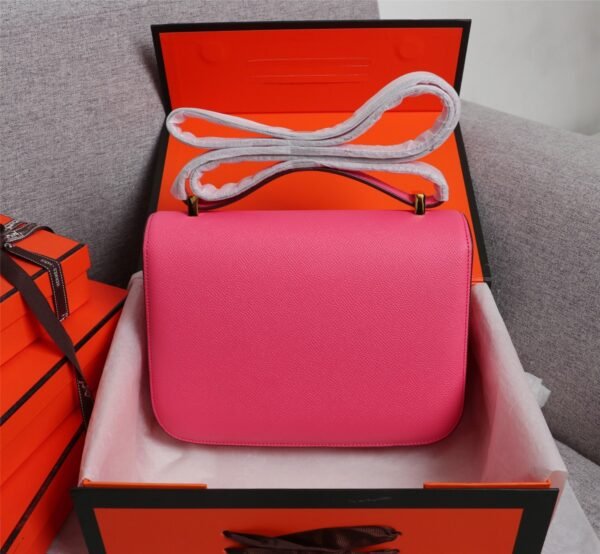 Gorgeous and stylish designer classic style shoulder bag - Image 41