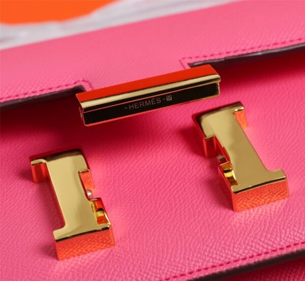 Gorgeous and stylish designer classic style shoulder bag - Image 44
