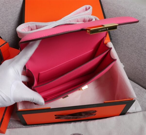 Gorgeous and stylish designer classic style shoulder bag - Image 46