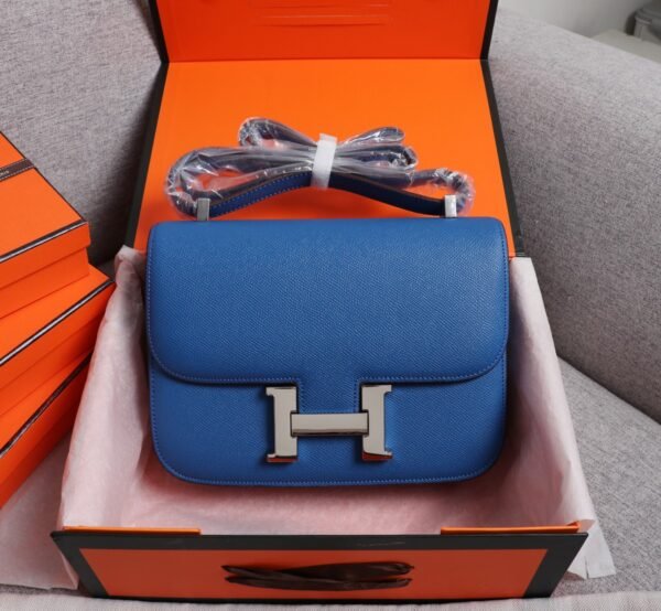 Gorgeous and stylish designer classic style shoulder bag - Image 47