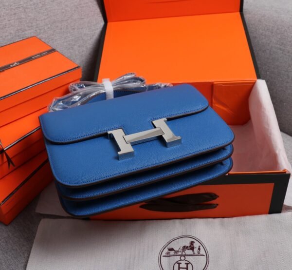 Gorgeous and stylish designer classic style shoulder bag - Image 49