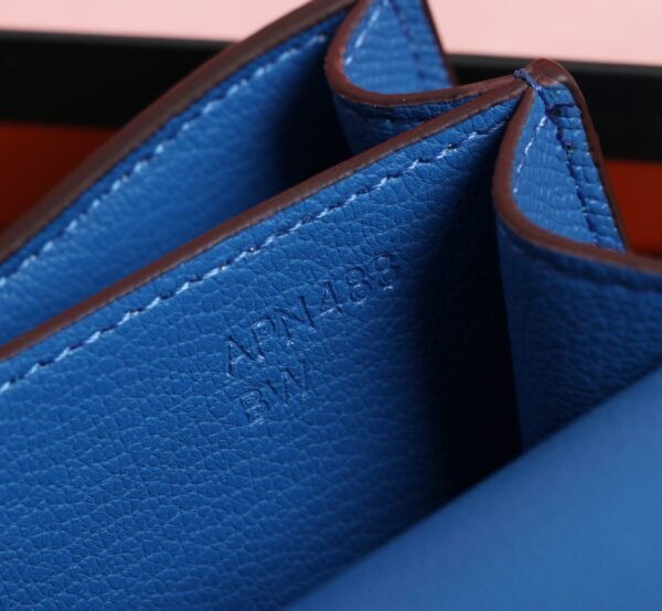 Gorgeous and stylish designer classic style shoulder bag - Image 54
