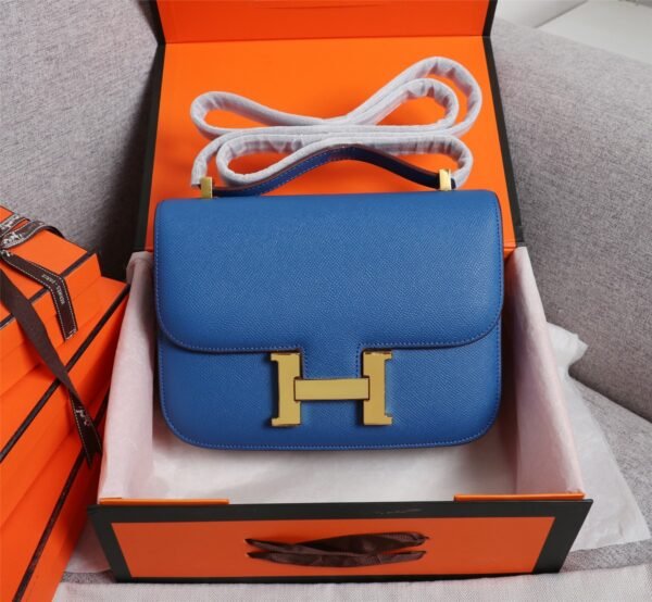 Gorgeous and stylish designer classic style shoulder bag